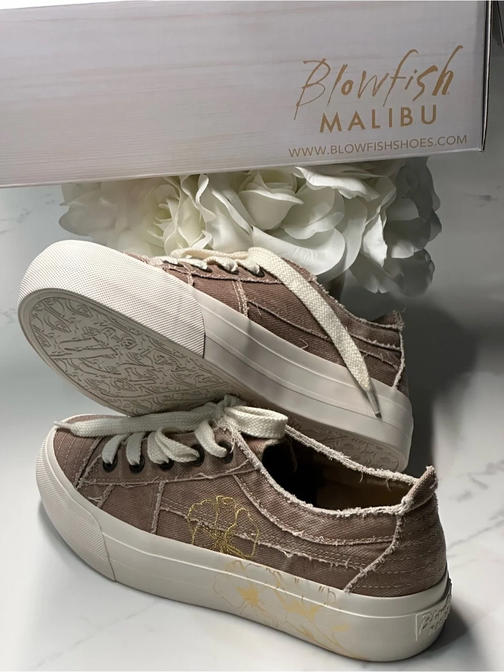 Blowfish Malibu Taupe Canvas Low-Top Sneakers size 8M Women’s